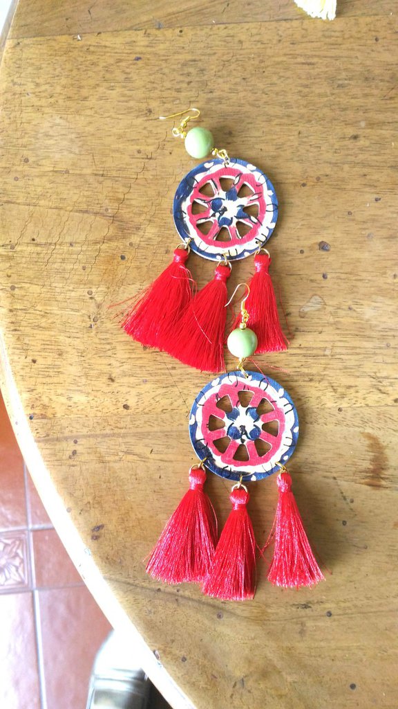 Orecchini In Legno Con Venature Scure - Gioielli Naturali Per Donne - Foto 6