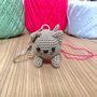 Gattino amigurumi portachiavi fatto a mano all'uncinetto 