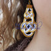 orecchini pendenti a nodi bianchi e dorati handmade