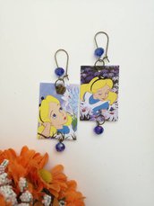 Alice in wonderland orecchini di carta pendenti con perlina viola