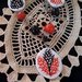 Originale lunga collana di ceramica bianca rossa e nera con palline e ovali  intervallati da catene
