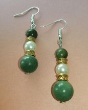 orecchini con perle di  agata verde e perla bianche, gioielli stile classico