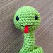 Serpente verde amigurumi fatto a mano all'uncinetto