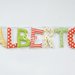 Alberto, una ghirlanda di lettere di stoffa imbottita per decorare la sua cameretta con il suo nome: un'idea regalo originale e colorata!