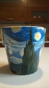 Vaso in terracotta decorato a mano. 17 cm