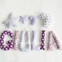Giulia: una ghirlanda di lettere di stoffa imbottite per decorare la sua cameretta con il suo nome in lilla e viola