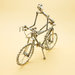 Bicicletta da corsa media in acciaio con ciclista bicicletta viti bulloni bici corsa scultura bici bici corsa acciaio bici bulloni