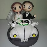 cake topper sposi su maggiolino in fimo
