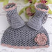 Set cappellino+scarpine grigio/rosa antico neonata cotone all'uncinetto