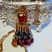 Collana donna o portachiavi con ciondolo pendente bambolina in argento dorato, agata rossa pietra dura e zirconi chakra cristalloterapia