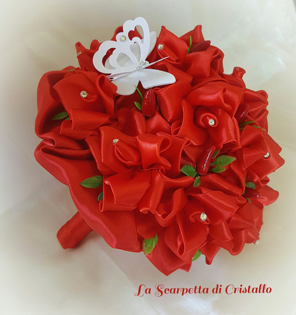 Bouquet di rose di raso rosso laurea - Feste - Idee regalo - di La