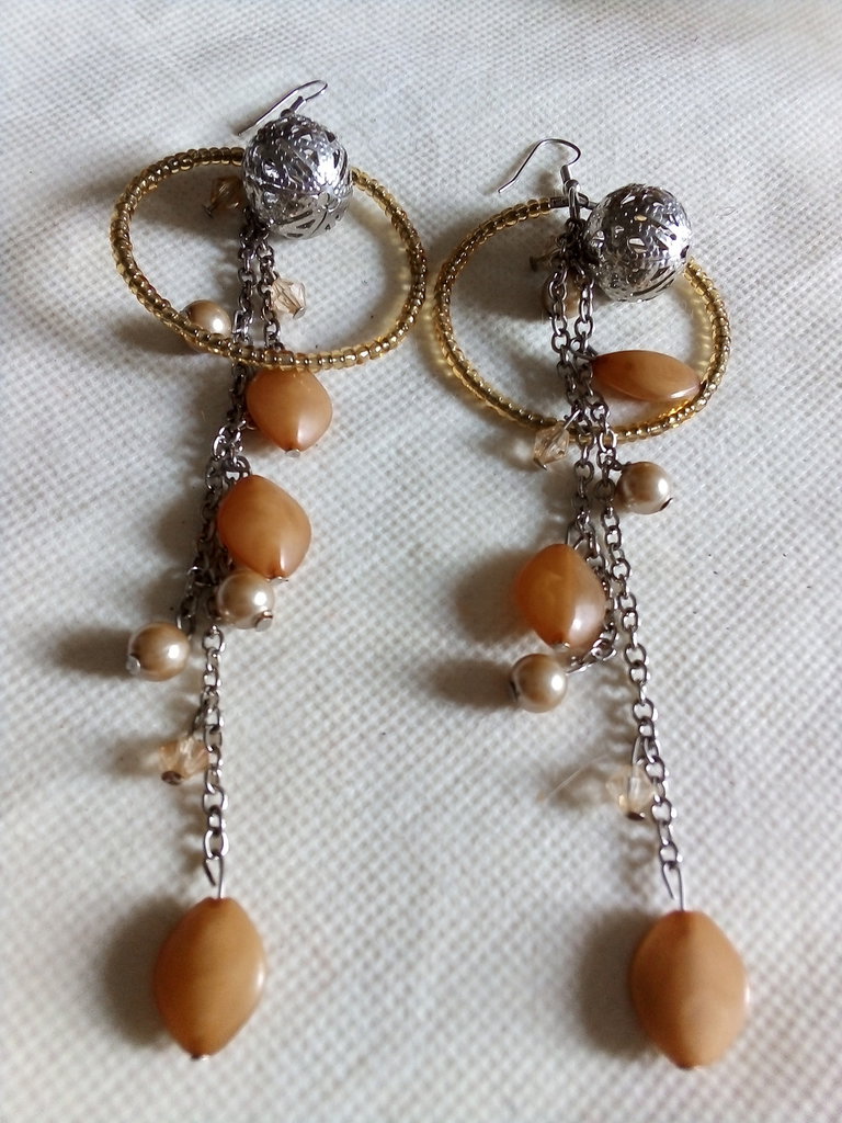 Orecchini Pendenti Con Perle Finta (Shell Pearl) Marroni - 12mm, Chiusura Leverback, Placcati Oro 14K