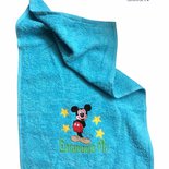 Asciugamano in spugna di cotone color azzurro, con ricamo di Topolino personalizzato con nome - Misure: 30 x 30 cm