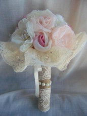 Bouquet mini  di fiori e perle