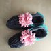pantofole babbucce calze in lana fatte a mano con fiori all'uncinetto  - calze casa - calze ai ferri 