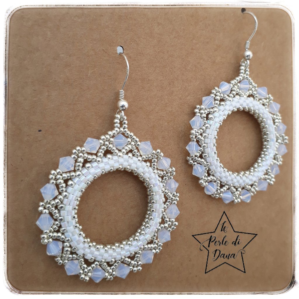 Orecchini A Cerchio Con Perle E Fiori - Gioielli Vintage Boho In Oro, A Huggie, Piccoli A Camelia, Regalo Per Donne