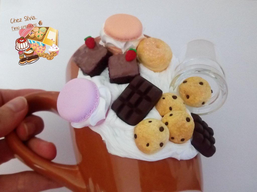 Generic Leggio in Legno per Lettura, Triangolare, con Portabicchieri, Porta Occhiali e Portapenne, Ideale per Amanti del Caffè e dei Libri, Marrone