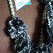 Collana asimetrica  con filo di perle e filato 