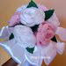 Bouquet di rose ad uncinetto bianche e rosa idea regalo