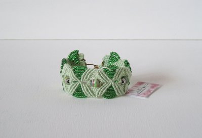 BRACCIALETTO COTONE VERDE CHIARO A MACRAME’ CON PERLE CARTA BRACCIALETTO COTONE VERDE CHIARO A MACRAME’ CON PERLE CARTA