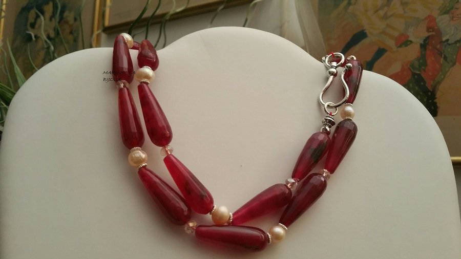 Avalaya Collana Lunga In Agata Rossa Borgogna Con Pendente A Cuore Di Vetro E Nappa Di Seta, 80 Cm