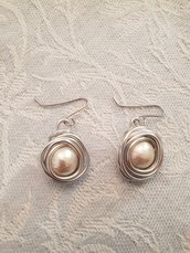 Orecchini in alluminio e perle in cotone
