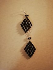 Gli orecchini eleganti Gli orecchini eleganti