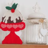 DOLCE NATALIZIO.PUDDING.Decorazione per albero,cucina.Gioco.Spilla.Feltro rosso/bianco/brown.Pungitopo con bottone.Passamaneria-cuori Vichy.