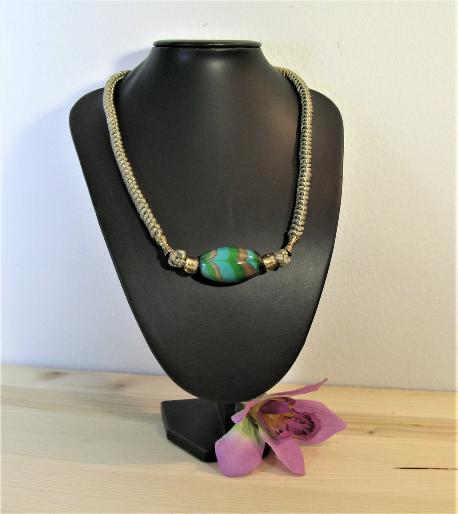Collana girocollo con perle e palline in oro bianco - Sari Gold