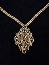 Il girocollo elegante Il girocollo elegante