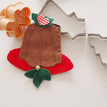 DECORAZIONE di NATALE.Dolce Italiano (pandoro)decorato con pungitopo.FELTRO.Spilla,gioco,regalo originale.Segnaposto,oggetto da collezionare