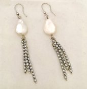 Orecchini artigianali in argento con perle barocche,orecchini lunghi,pendenti con ematite,orecchini grigi,orecchini perle lunghi 