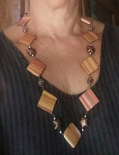 Collana con rombi in agata nocciola e stelline in bronzo, color caramello, collana sui toni del marrone, collana autunnale