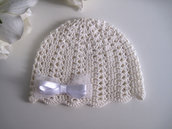 Cappellino neonata uncinetto cotone avorio / fiocco raso bianco