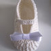 Scarpine neonata uncinetto cotone avorio / fiocco raso bianco