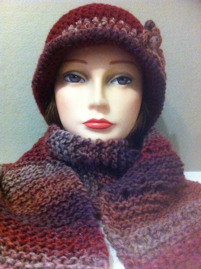 cappello cloche bordeaux e sciarpa cappello cloche bordeaux e sciarpa