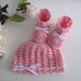 Coordinato cappellino scarpine neonata uncinetto lana merino color rosa fiocco bianco fatto a mano idea regalo corredino nascita battesimo cerimonia handmade crochet  