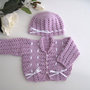 Coordinato golfino maglioncino cappellino neonata uncinetto color lilla lana merino fatto a mano idea regalo corredino nascita battesimo cerimonia handmade crochet   