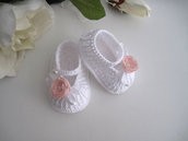 Scarpine neonata uncinetto bianche fiore rosa tenue fatte a mano cerimonia nascita battesimo idea regalo cotone handmade crochet