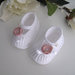 Scarpine neonata uncinetto bianche fiore rosa antico fatte a mano cerimonia nascita battesimo idea regalo cotone handmade crochet