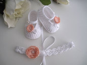 Set coordinato scarpine fascetta per capelli neonata uncinetto bianco fiore pesca fatto a mano idea regalo nascita cerimonia battesimo cotone handmade crochet