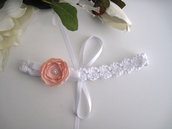 Fascia fascetta per capelli neonata uncinetto bianca fiore pesca fatta a mano nascita battesimo cerimonia cotone handmade crochet