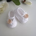 Scarpine neonata uncinetto bianche fiore beige chiaro fatte a mano cerimonia nascita battesimo idea regalo cotone handmade crochet