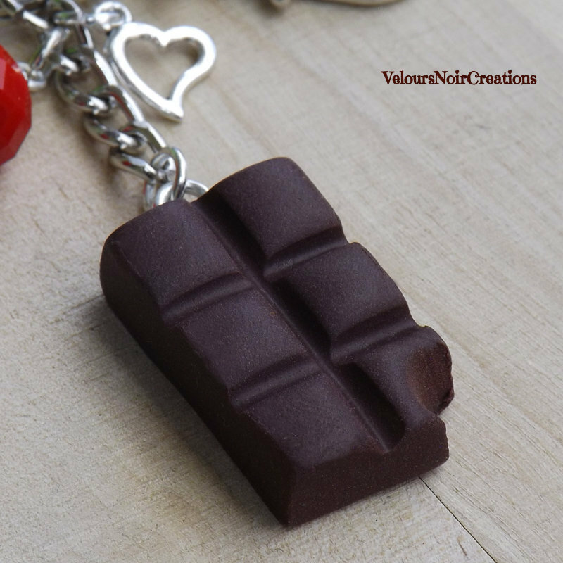 Portachiavi realistico a forma di tavoletta di cioccolato fondente in resina: un delizioso ciondolo da borsa, ideale come regalo. - Italia