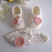 Set coordinato neonata scarpine fascetta per capelli color panna / fiore rosa tenue fatto a mano idea regalo nascita cerimonia battesimo lana raso uncinetto handmade crochet 