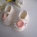 Scarpine scarpette neonata color panna / fiore pesca fatte a mano lana idea regalo corredino nascita battesimo cerimonia handmade uncinetto crochet  