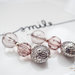 Orecchini pendenti lunghi con perle rosa e argento, nickel free