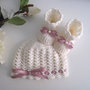 Coordinato neonata color panna fiocco rosa antico cappellino scarpine fatto a mano idea regalo corredino nascita cerimonia battesimo lana handmade uncinetto