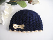 Cappellino blu notte/fiocco beige neonato unisex fatto a mano corredino nascita idea regalo lana handmade uncinetto