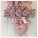 Fiocco nascita alberello decorato con roselline,rametti,cerbiatto e cuore imbottito sui toni rosa e grigio